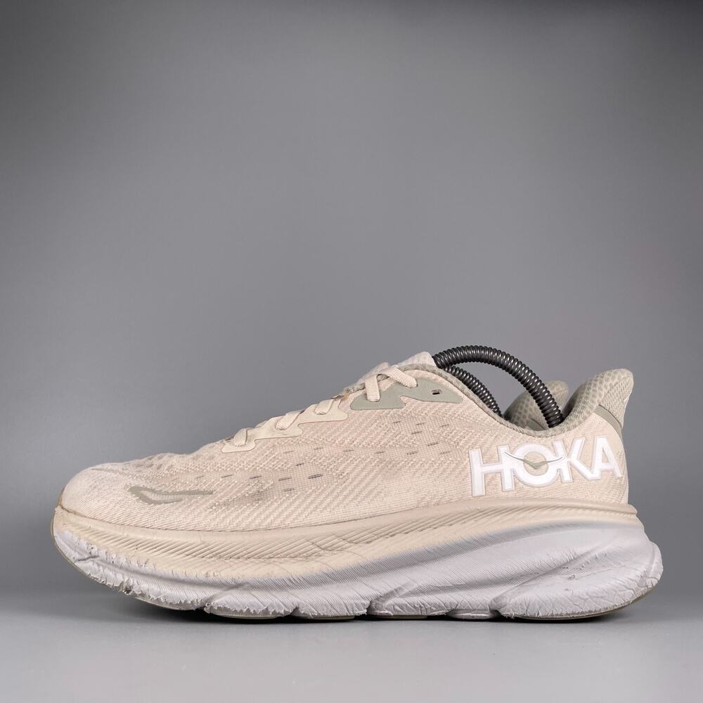 Hoka One One Clifton 9 Men's Size 9D Beige White Athletic Running Shoes Sneakers